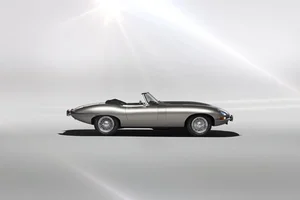 Jaguar E-Type: The Timeless Icon of Automotive Beauty - image 9
