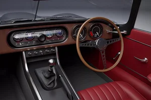 Jaguar E-Type: The Timeless Icon of Automotive Beauty - image 7