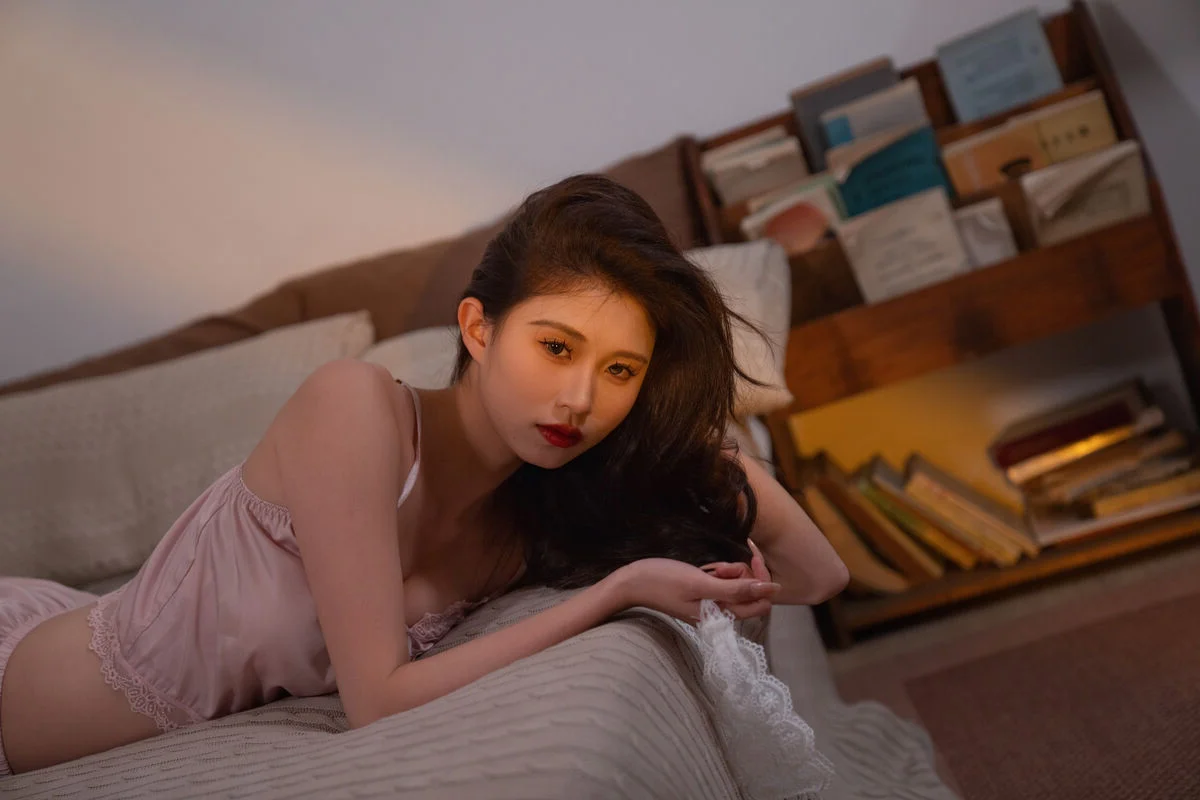 YiTuYu Art Language Vol.9807: 34 Pages of Artistic Model Liu Portraits