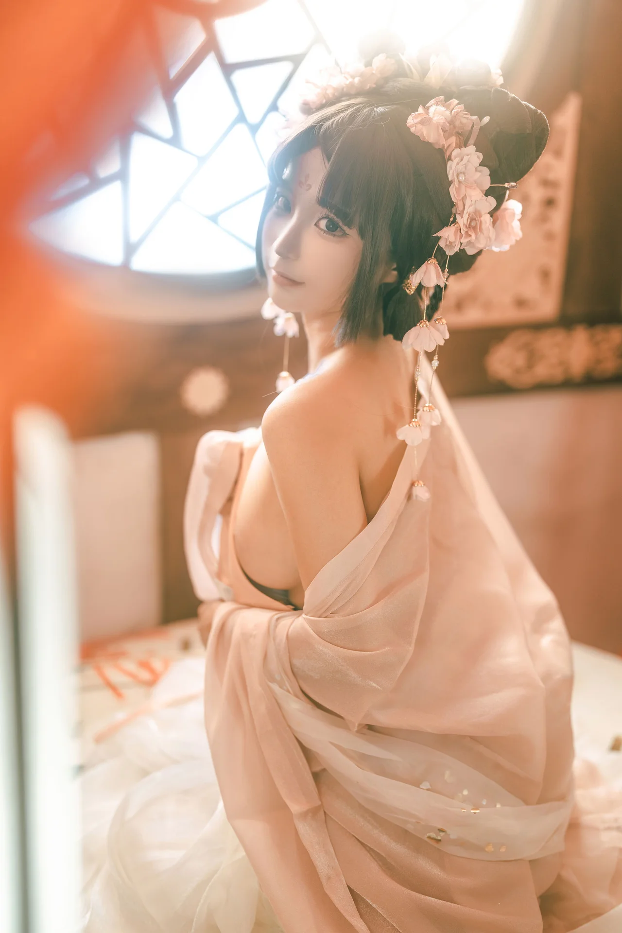 Chunmomo Captivates in Elegant 'Xian' Themed Cosplay Gallery
