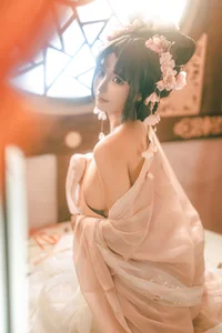 Chunmomo Captivates in Elegant 'Xian' Themed Cosplay Gallery - image 0