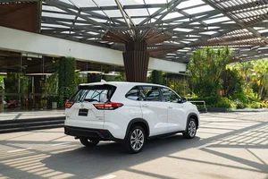 Toyota Dominates the 2025 Hybrid Car Market: Top-Selling Models and Trends - image 5
