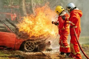 Preventing and Managing Car Fires: Gas vs. Electric Vehicles in Summer - image 0