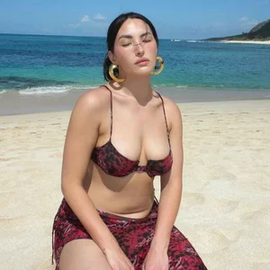 Breaking Barriers: First Asian Plus-Size Model Graces Swimsuit Magazine Cover - image 3