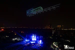 Spectacular Drone Light Show in Hanoi Features 2,025 Drones Forming a Giant Dragon - image 2