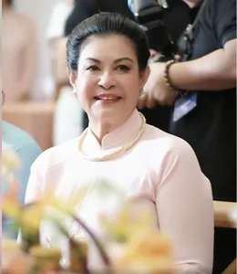 Stylish Mothers-in-Law of Vietnamese Celebrities Who Steal the Spotlight - image 1