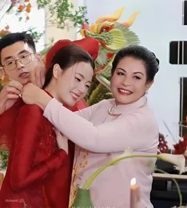 Stylish Mothers-in-Law of Vietnamese Celebrities Who Steal the Spotlight - image 0
