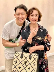 Stylish Mothers-in-Law of Vietnamese Celebrities Who Steal the Spotlight - image 3