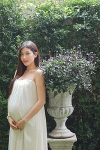 Stunning Maternity Photos: Runner-Up Quynh Chau Glows Ahead of Her Baby's Arrival - image 4