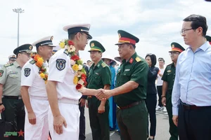 Chinese Navy Ship Formation 987 Arrives in Khanh Hoa - image 5