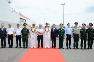 Chinese Navy Ship Formation 987 Arrives in Khanh Hoa - image 4