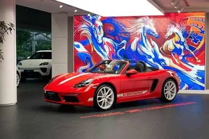 Supermodel Thanh Hang Flaunts Her Luxurious Porsche 718 Boxster Convertible - image 4