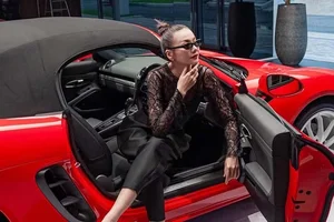 Supermodel Thanh Hang Flaunts Her Luxurious Porsche 718 Boxster Convertible - image 9