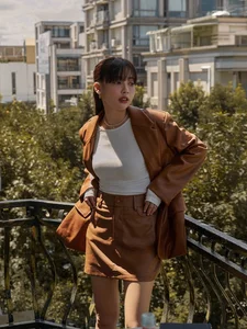 How to Wear Short Skirts Over 40: Youthful and Elegant Styling Ideas - image 5