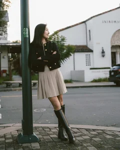 How to Wear Short Skirts Over 40: Youthful and Elegant Styling Ideas - image 8
