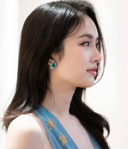 Nong Poy’s Timeless Beauty: Reflecting on 20 Years Since Her Iconic Transition and Global Success - image 13