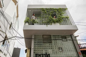 How a Stunning 18m2 Tiny House in Vietnam Won Global Acclaim - image 1