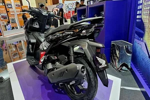 Honda Air Blade MARVEL Limited Edition Hits Vietnam: Prices Start at 48 Million VND - image 10