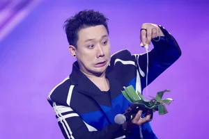 Traditional Xoi Dish Becomes a Viral Sensation on 'Anh Trai Say Hi' Stage - image 7