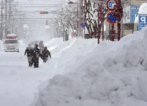 Breathtaking Winter Wonderland: Stunning Snowfall Across Japan and South Korea - image 0
