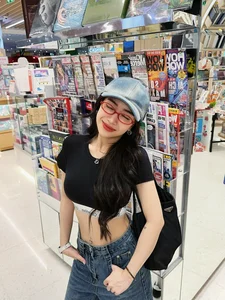 How Minh Nhua’s Daughter Maintains Trendy Fashion After Two Kids - image 6
