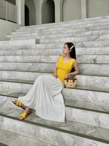 How Minh Nhua’s Daughter Maintains Trendy Fashion After Two Kids - image 3