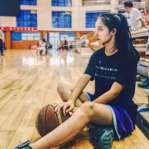 Zhong Qiuqiu: The 'Basketball Goddess' Dominating the Modeling World with Fitness and Grace - image 10