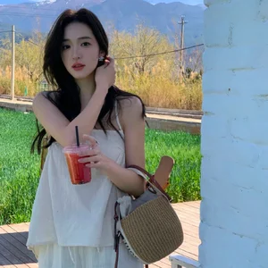 Zhong Qiuqiu: The 'Basketball Goddess' Dominating the Modeling World with Fitness and Grace - image 1