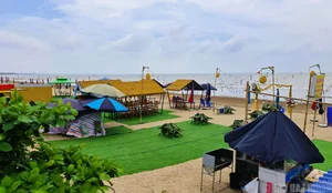 Unbelievable Scenes at a Famous Beach in Thanh Hoa - image 9
