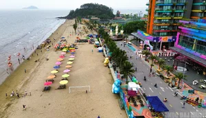 Unbelievable Scenes at a Famous Beach in Thanh Hoa - image 12