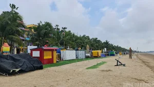 Unbelievable Scenes at a Famous Beach in Thanh Hoa - image 4