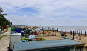 Unbelievable Scenes at a Famous Beach in Thanh Hoa - image 11