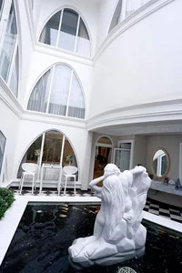 Inside a Breathtaking 1000m² Luxury Mansion: A Palatial Celebrity Home Tour with Stunning Neoclassical Interior Design and Opulent Decor - image 4