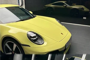 Rare Porsche 911 Carrera Owned by Can Tho Collector Turns Heads in Vietnam - image 4