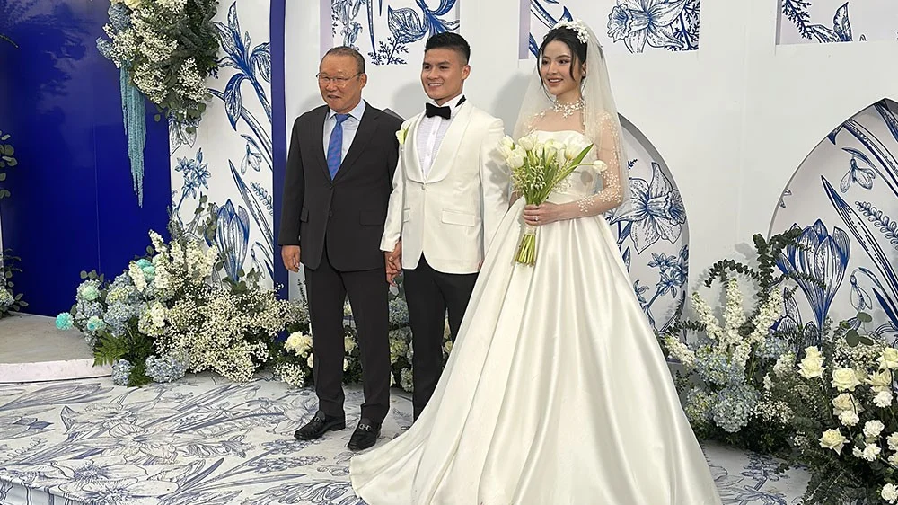 Inside the Fairy Tale Wedding of Footballer Quang Hai and Chu Thanh Huyen