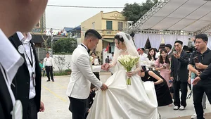 Inside the Fairy Tale Wedding of Footballer Quang Hai and Chu Thanh Huyen - image 1