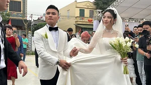 Inside the Fairy Tale Wedding of Footballer Quang Hai and Chu Thanh Huyen - image 5