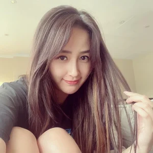 Miss Vietnam Mai Phuong Thuy Rare Lucky Beauty Mark - image 8