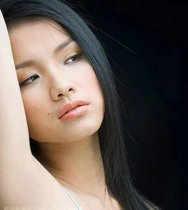 Miss Vietnam Mai Phuong Thuy Rare Lucky Beauty Mark - image 3