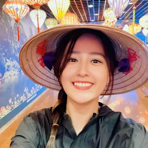 Miss Vietnam Mai Phuong Thuy Rare Lucky Beauty Mark - image 7