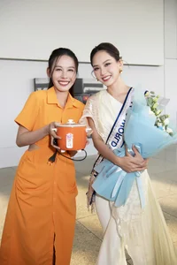Miss World Vietnam Mai Phuong Departs for India with 140kg of Luggage and Strong Support from Fellow Queens - image 7