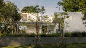 Stunning West-Facing Sloped House Design Embraces Challenging Terrain - image 4
