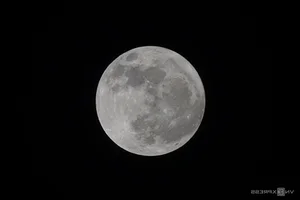 Spectacular Supermoon Illuminates the Night Sky Following the Mid-July Lunar Festival - image 10