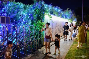 Notre-Dame Cathedral Basilica of Saigon Glows with Festive Lights Ahead of Christmas - image 8