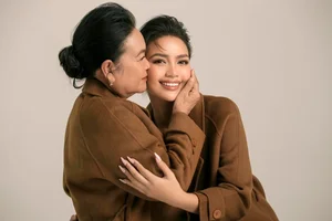 Heartwarming Moments: Miss Universe Vietnam Ngoc Chau and Her Mother’s Inspiring Bond - image 2