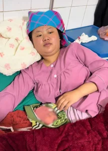 Phung Phinh Welcomes First Child: Netizens Concerned Over Unusual Post-Birth Signs - image 2