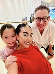 Hien Thuc Embraces Single Life While Do Thi Ha Radiates Elegance - image 4