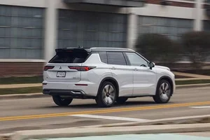 2026 Mitsubishi Outlander Launches at $29,995 with New Hybrid Powertrain - image 4