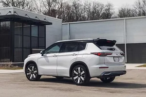 2026 Mitsubishi Outlander Launches at $29,995 with New Hybrid Powertrain - image 7