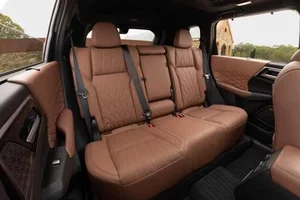 2026 Mitsubishi Outlander Launches at $29,995 with New Hybrid Powertrain - image 5